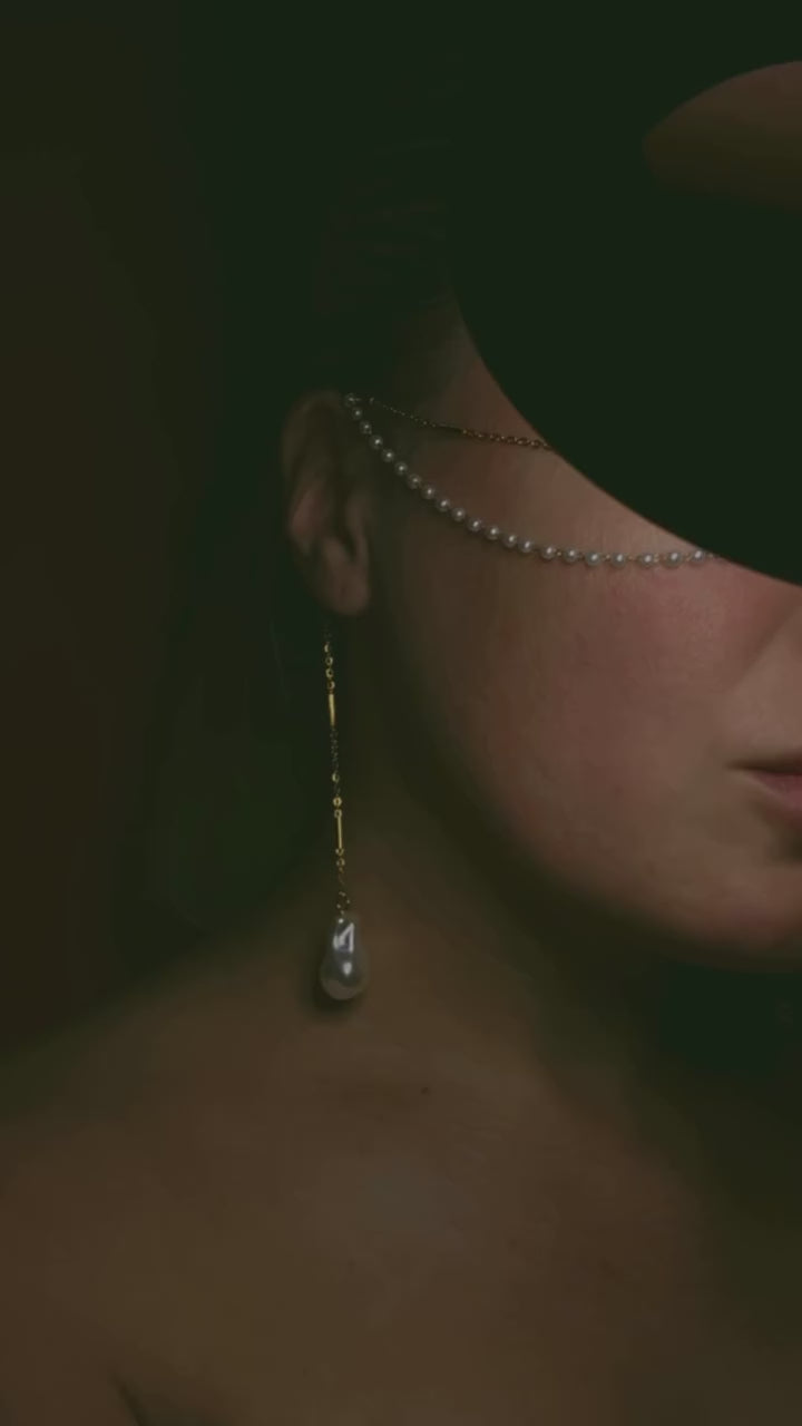 Ritual Facechain “Lunea” — Pearls & Gold